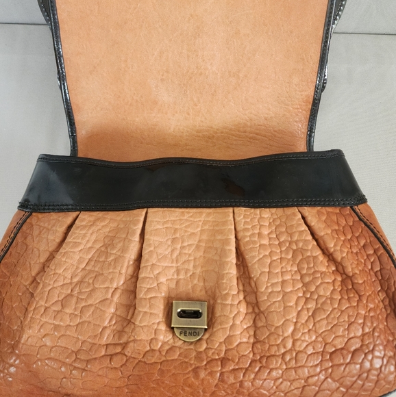 ✨️FENDI "B" Shoulder Bag - Picture 7 of 16